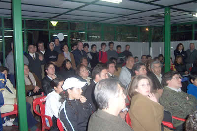 Público asistente al evento (martes 25 de agosto del 2004).