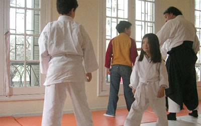 Práctica del Aikido con fines recreativos y pedagógicos. Iniciativa del Sindicato de Funcionarios de la Universidad Diego Portales en la Comuna de Santiago-Chile.